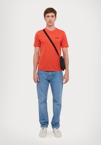 EA7 Emporio Armani TRAIN CORE TEE - Jednoduché tričko - summer fig