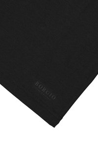 Czarna bawełniana koszulka z gładką fakturą, z delikatnym nadrukowanym logo "BORGIO" w szarym kolorze na dolnym brzegu, służącym jako branding. Prosty design.
