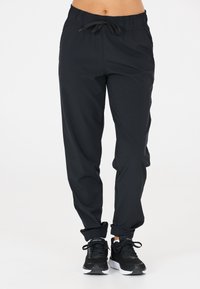 Schwarze sportliche Jogger-Hosen mit elastischem Bund und Kordelzug, schmal zulaufenden Knöchelbündchen und einer glatten, leichten Textur.