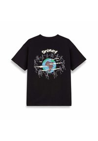 Czarny bawełniany T-shirt z kolorowym wzorem globu na plecach, otoczonym szarymi abstrakcyjnymi liniami oraz napisem „grimey” nad nim.