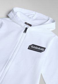 Witte zip-up hoodie gemaakt van zachte katoen met een zwart logo patch met "Napapijri geographic" op de linkerborst. Met capuchon.