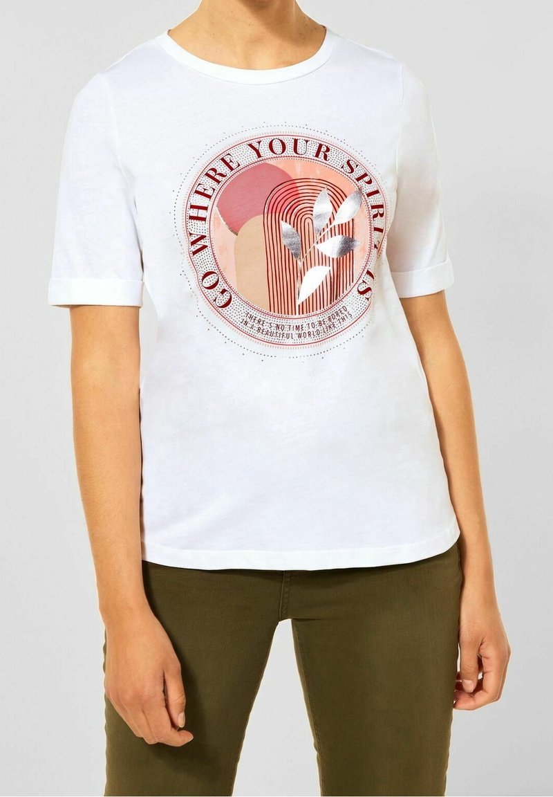 Biała bawełniana koszulka z krótko podwiniętymi rękawami, z grafiką w odcieniach różu i srebra oraz napisem "Idź tam, gdzie jest twój duch."