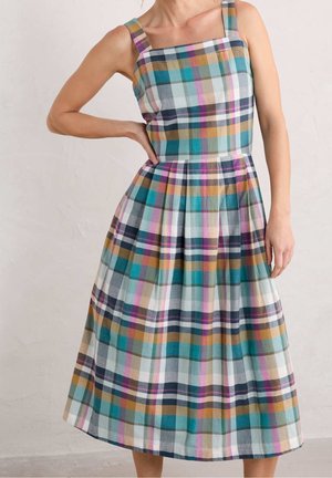 Robe à carreaux avec décolleté carré, larges bretelles et jupe plissée. Présente des couleurs turquoise, violet, jaune et gris dans un motif à carreaux.