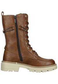 Bottines en cuir marron avec fermeture éclair sur le côté, bout rond, lacets à l'avant et semelle blanche épaisse. Comprend des œillets en métal et des sangles décoratives.