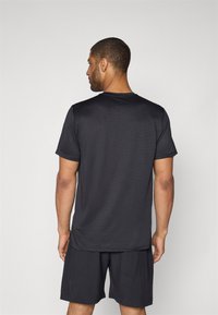 New Balance ESSENTIALS - T-skjorte til trening - black