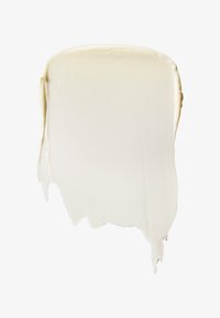 Romige, witte verfstaal met een gladde textuur, gekenmerkt door een penseelstreekuiterlijk en zachte, vervaagde randen.