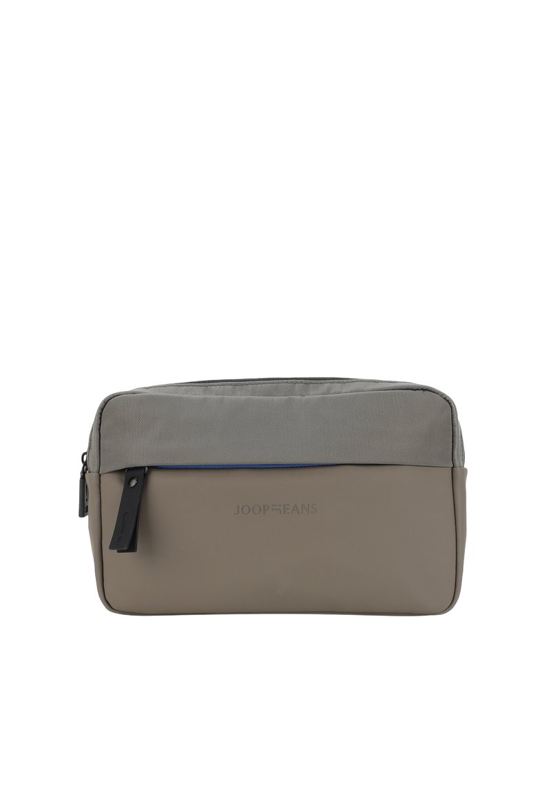 Grauliche Kosmetiktasche aus glattem Material, mit Zip-Verschluss und einem dunkelgrauen Oberteil. Verfügt über ein Logo auf der Vorderseite und farbige Reißverschlussakzente.