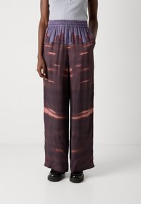 Lacoste Auduma bikses - neva purple