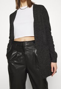 Vero Moda Neuletakki - black