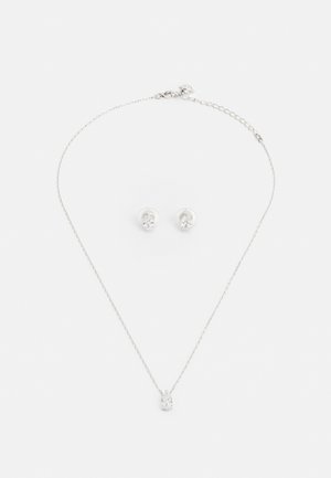 Orecchini da donna placcati in argento con pietre Orecchini da donna placcati in argento con pietre
