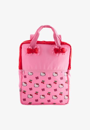 Rožinė vaikų kuprinė su raudonomis kaspinais ant dirželių, priekinis kišenė su Hello Kitty veidais, rožiniais kaspinais ir raudonų vyšnių raštu.