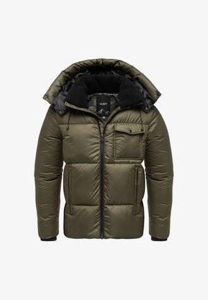 Olivgrüne Daunenjacke mit einer schwarzen Sherpa-gefütterten Kapuze, einem Reißverschluss vorne und einer großen Brusttasche. Verfügt über ein gestepptes Design und elastische Bündchen.