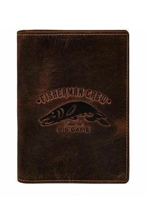 Dunkelbraune Lederbrieftasche mit einer eingeprägten Fischgrafik und dem Text „Fisherman Crew“ und „Enter the Big Game.“