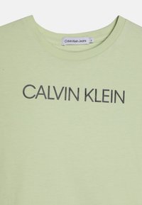 Calvin Klein Jeans INSTITUTIONAL UNISEX - Triko s potiskem - seafoam green