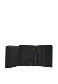 Billetera de cuero negro con múltiples compartimentos para tarjetas, un bolsillo para monedas y un logo sutil; presenta un acabado texturizado y un cierre de broche seguro.