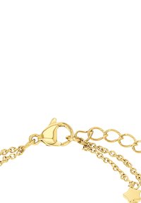 Bracciale in tono oro con chiusura a forma di aragosta, doppi anelli a catena e accenti a forma di stella. Superficie liscia con una finitura lucida.