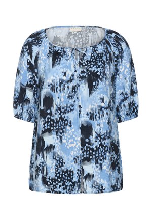 Blau-schwarz gemusterte kurzärmelige Bluse mit rundem Ausschnitt, Knopfleiste vorne und einer kleinen Schleife am Kragen.