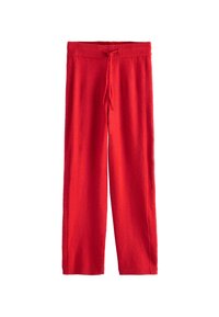 Rode, wijde broek gemaakt van zacht materiaal; heeft een elastische tailleband met een trekkoord voor een aanpasbare pasvorm. Geen zichtbare patronen of accenten.