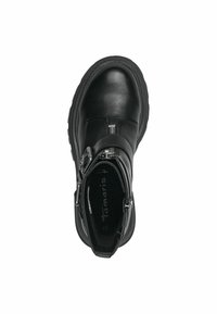 Bottine en cuir noir avec un bout rond, fermeture éclair latérale et semelle épaisse en caoutchouc. L'intérieur présente un revêtement de marque.