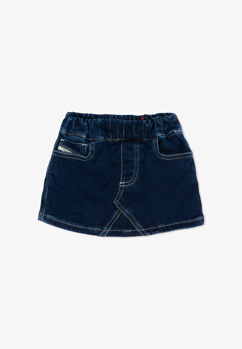 Donkerblauwe spijkerrok voor peuters met elastische tailleband, voorvakjes en zichtbare witte stiksels op een witte achtergrond.