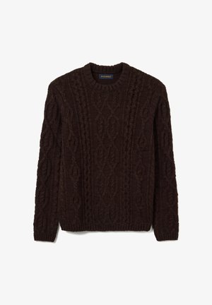 Brauner gestrickter Pullover mit rundem Ausschnitt, der ein strukturiertes Zopfmuster sowie gerippte Bündchen und Saum aufweist. Hergestellt aus einer dicken Wollmischung.