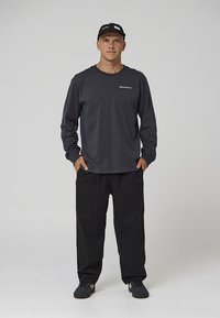 Rivvia Projects CADDY - Hosszú ujjú felső - pigment black