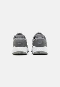 New Balance 410 V8 - Trail tekaški čevlji - shadow grey