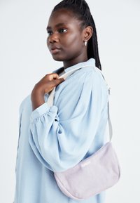 Nevybrané, light pink