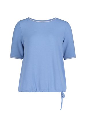 Haut tricoté bleu clair à manches courtes avec col rond, texture côtelée et ourlet à cordon ajustable sur fond blanc.