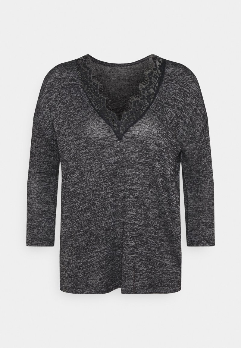Svart och grå långärmad topp med V-ringning och spetsdetalj, tillverkad av ett mjukt, strukturerat tyg. Normal passform, krökt fåll.