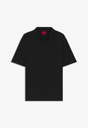 Zwarte polo met V-hals en korte mouwen. Gemaakt van een gladde stof. Bevat een rood HUGO-label aan de binnenkant van de kraag.
