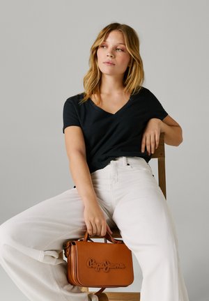 Pepe Jeans NINA BASS - Käekott - tobacco brown