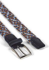 Flettet belte med brune, blå og kremfargede tråder. Endene er avsluttet med mørkt semsket skinn og en sølvfarget rektangulær spenne. Holdbar og fleksibel design.