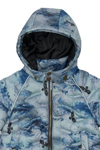 Giubbotto imbottito con un motivo astratto blu e bianco, dotato di cappuccio, zip frontale con dettagli dorati e fodera nera.