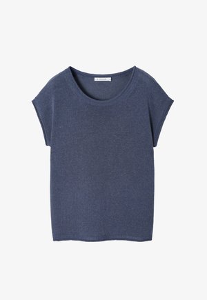 Ciemnoniebieski, krótki rękaw, dzianinowy top z okrągłym dekoltem, lekko teksturowany materiał i luźny krój; posiada surowe brzegi i metkę z tyłu przy kołnierzu.