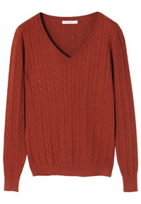 Pull en maille torsadée couleur rouille, manches longues, col en V, poignets et ourlet côtelés, taille moyenne.