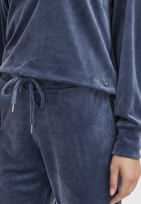 Oxmo OXMITTY SET - Trainingspak - crown blue
