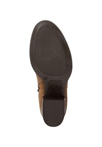 Stivale alla caviglia in suede marrone con suola in gomma testurizzata, dotato di tacco basso e dettagli con zip laterale per una facile calzata.