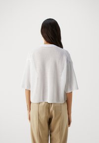 DRYKORN NILAY - Strikkegenser - white