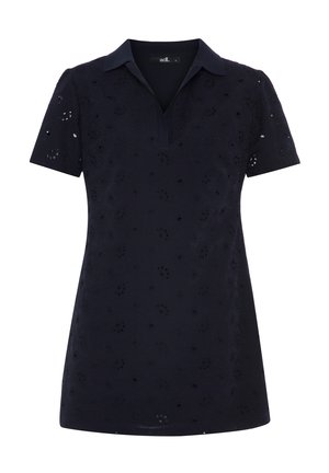 Navy modré polo šaty s krátkým rukávem, které mají texturovaný květinový vzor, límeček a mírně rozšířený lem.