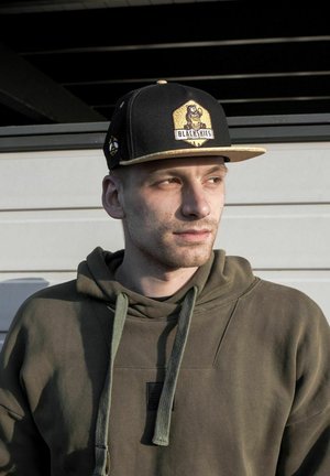 GOOD THINGS  - Cap - gold/schwarz