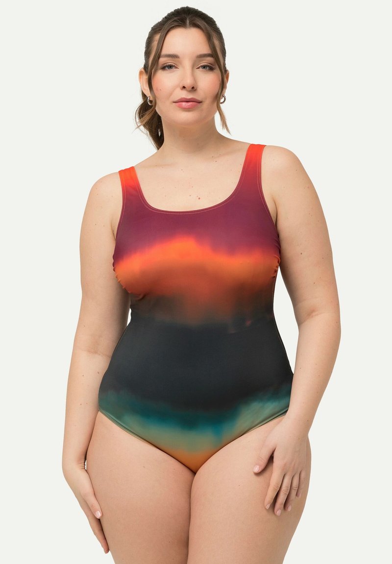 Maillot de bain une pièce avec un design dégradé, mettant en avant des tons orange, rouge et noir. Tissu doux avec un décolleté arrondi et de larges bretelles.
