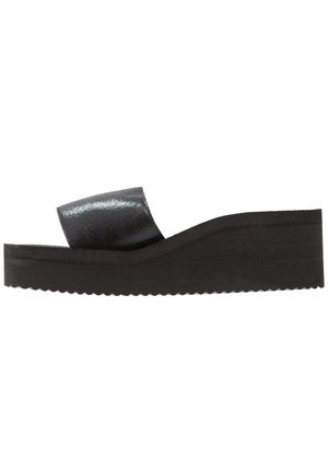 Pantofle na podpatku - black