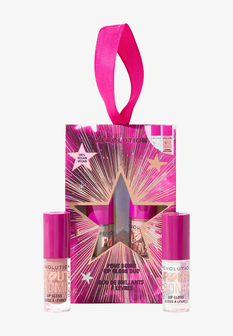 Vaaleanpunaisista tähtiteemaisista ripustuspakkauksista, joissa on kaksi Revolution Pout Bomb huulikiiltoa, merkattu 100 % vegaaniseksi, esiteltynä laatikon sisällä ja ulkopuolella.