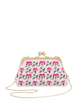 Clutch con motivo floreale realizzata in tessuto con ricami rosa e verdi. Caratterizzata da una cornice in oro e una tracolla per una maggiore comodità.