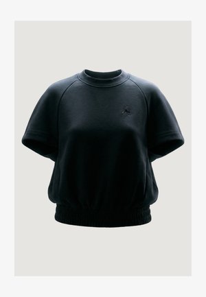 Sweat-shirt noir à manches courtes avec col rond, taille élastique et petit logo brodé sur la poitrine gauche.