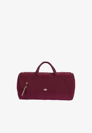 Borsa da viaggio bordeaux con doppi manici, cerniera dorata e logo Adidas centrato sulla tasca frontale, isolata su sfondo bianco.