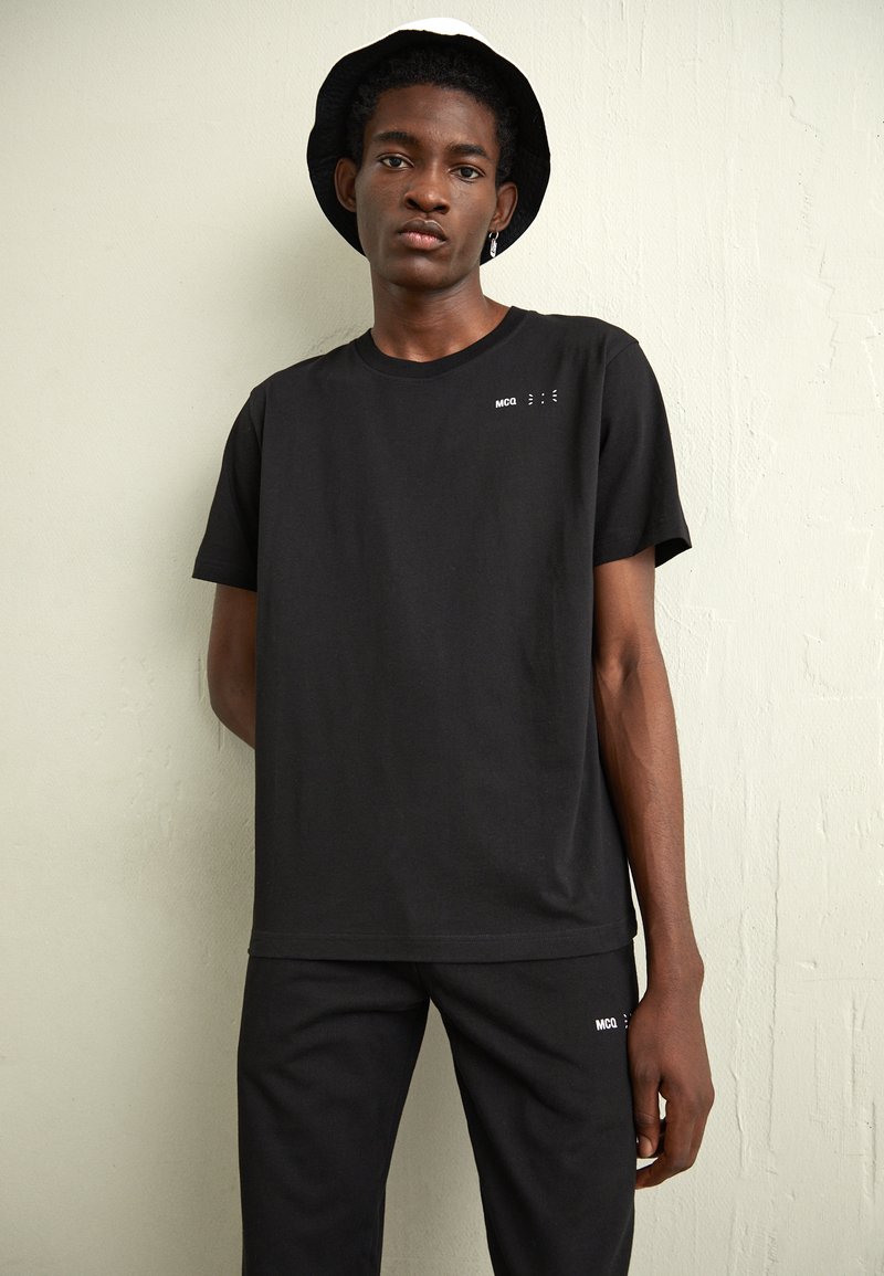 McQ Alexander McQueen TShirt basic darkest black/schwarz Zalando.de