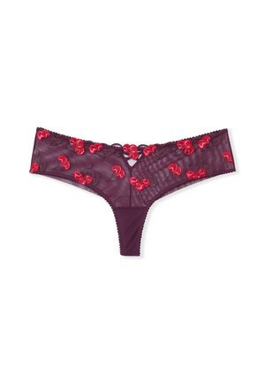 String en dentelle bordeaux avec broderie florale rouge, présentant une finition texturée et des bords festonnés. Conçu avec une taille basse.