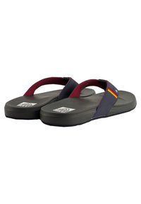 Heren flip-flops met een marineblauwe bovenkant, bordeauxrode accenten en een grijze zool. Voorzien van een structuur in de voetbed en een logodetail op de zool. Lichtgewicht ontwerp.